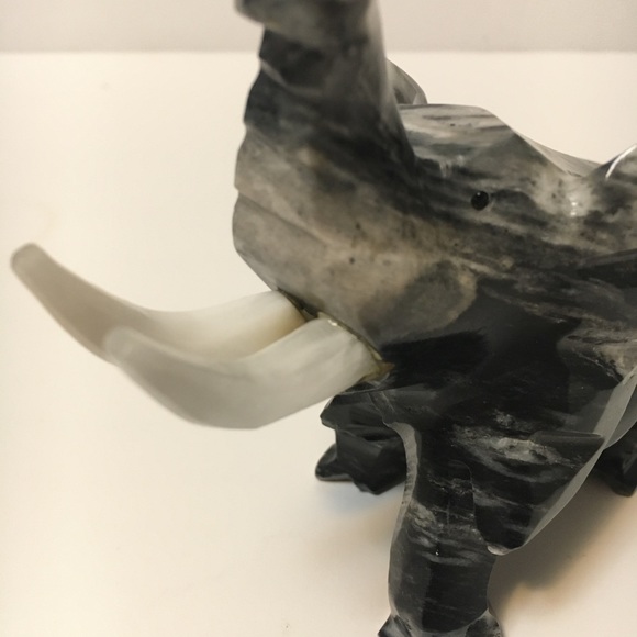 Onyx Carved Elephant Figurine - Picture 5 of 9
